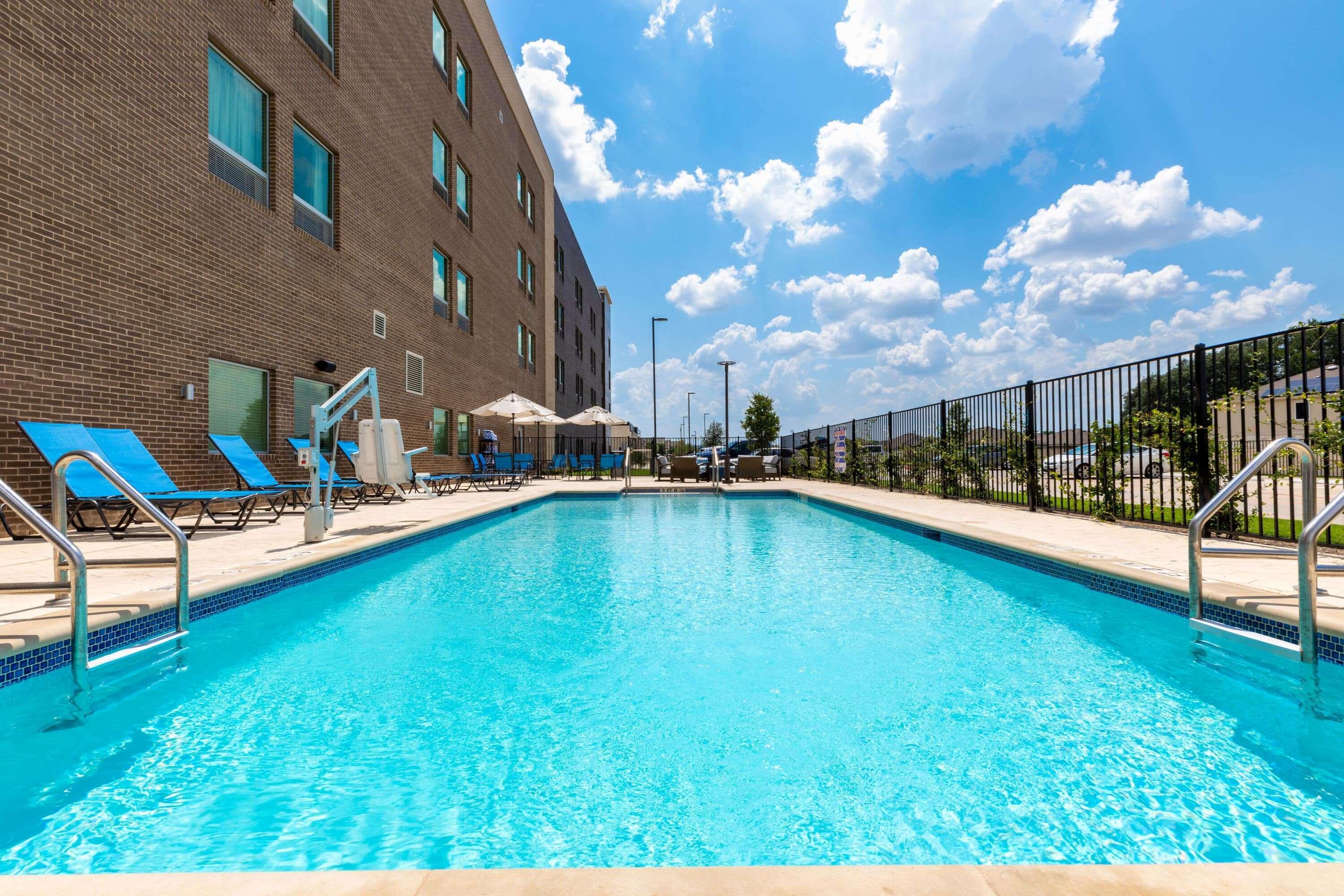 La Quinta Inn & Suites By Wyndham Round Rock Near Kalahari エクステリア 写真