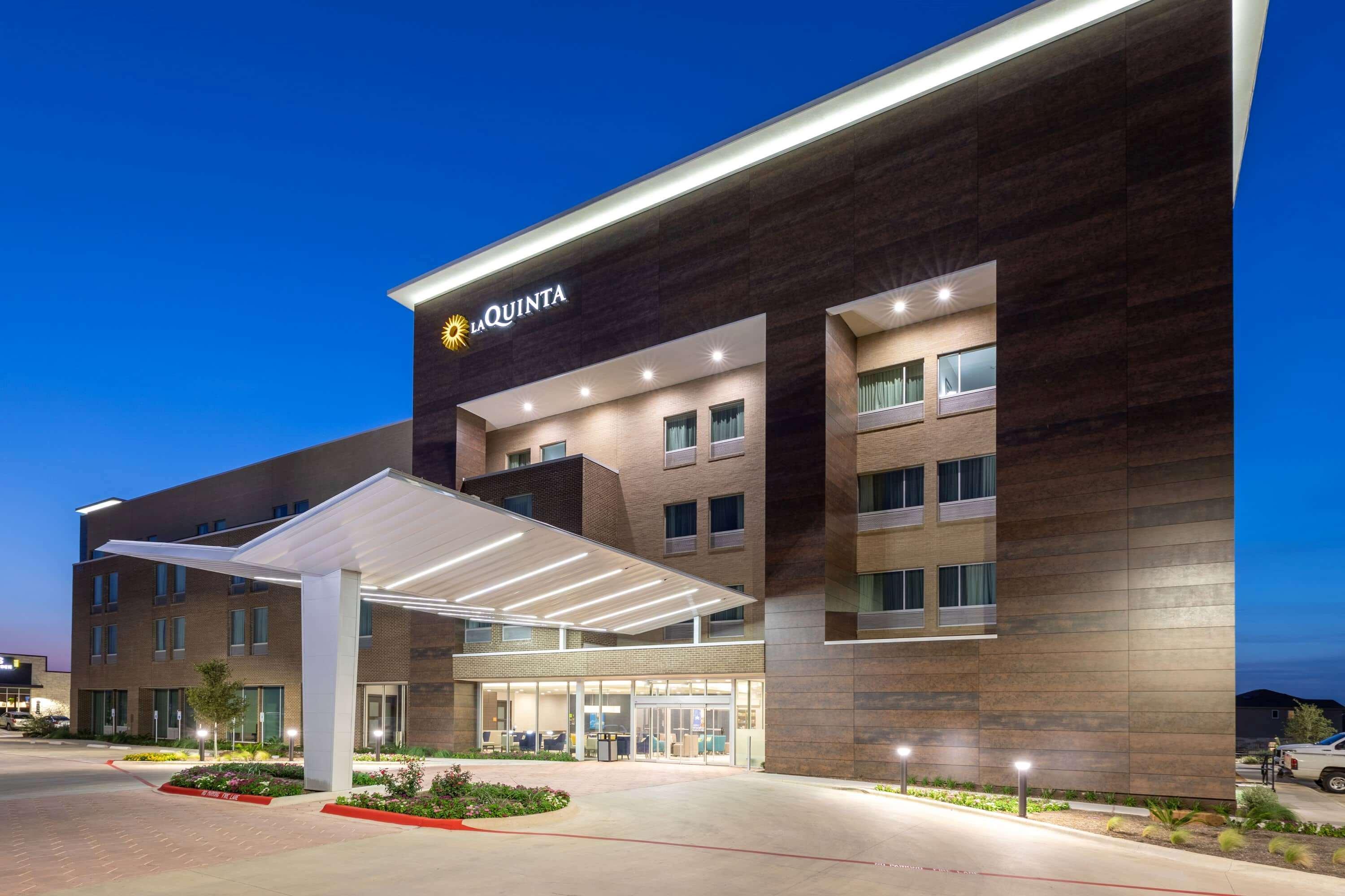 La Quinta Inn & Suites By Wyndham Round Rock Near Kalahari エクステリア 写真