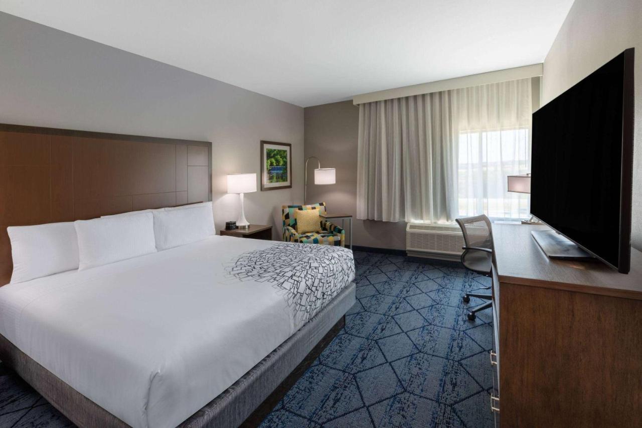 La Quinta Inn & Suites By Wyndham Round Rock Near Kalahari エクステリア 写真