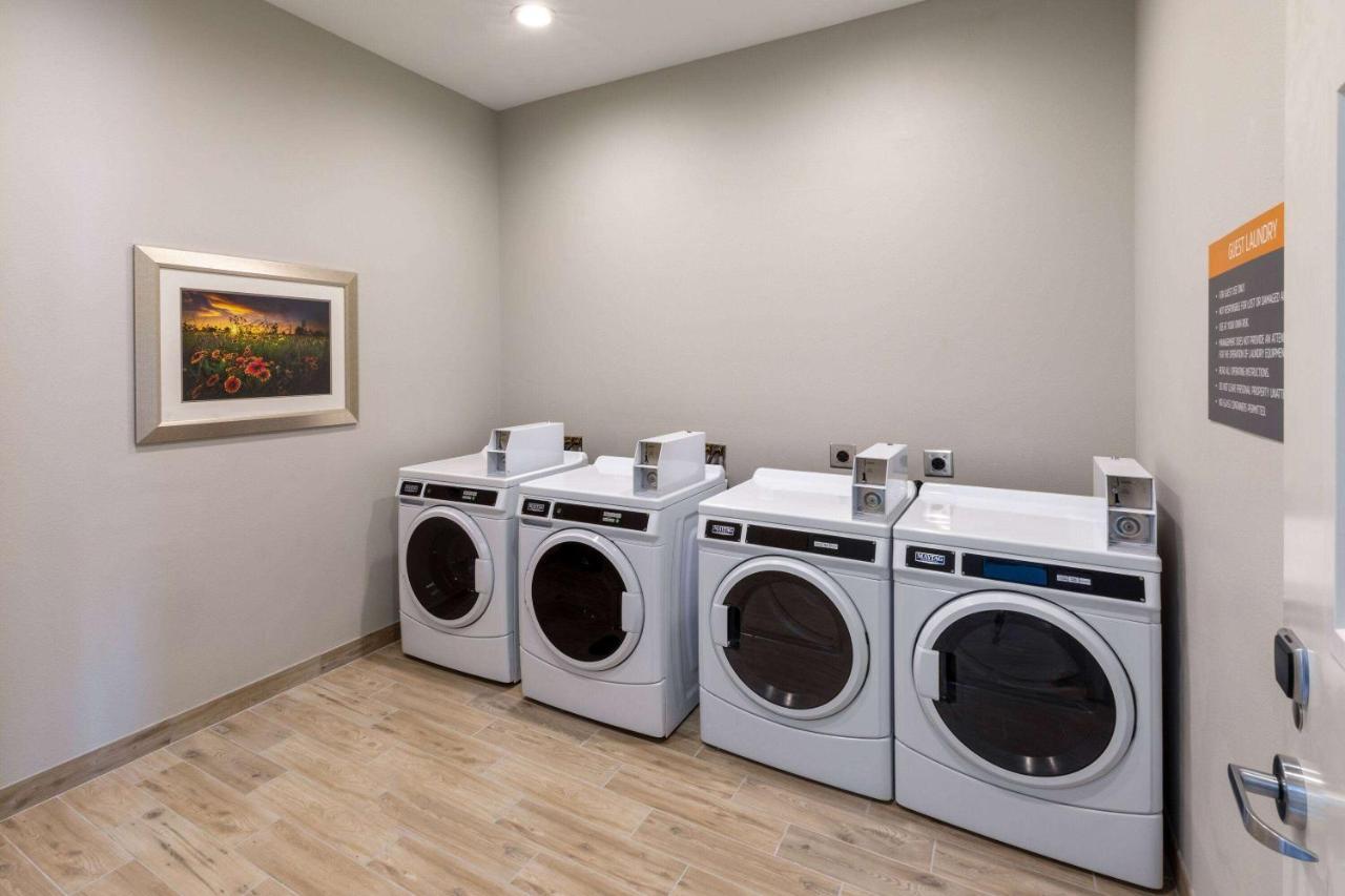 La Quinta Inn & Suites By Wyndham Round Rock Near Kalahari エクステリア 写真